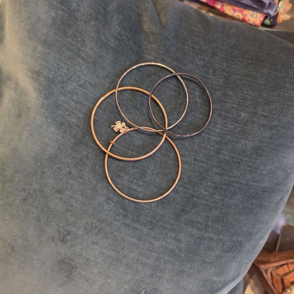 Lot of 4 Copper Tone Stackable Bangle Bracelets Four Leaf Clover Good Luck Charm